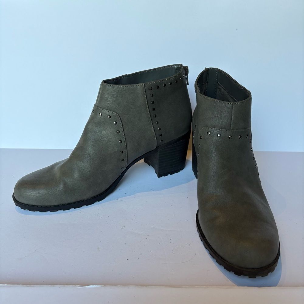 A2 by Aerosoles Women's Gray Ankle Boots with Studded Detail Size 10.5M